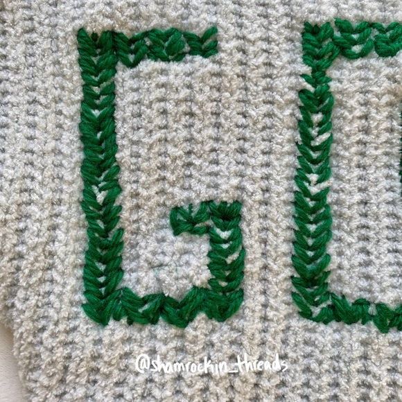 University of Notre Dame hand knit embroidered sweater - Picture 8 of 16